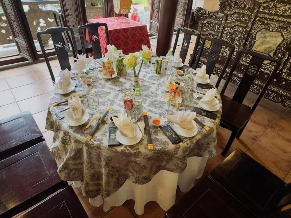 Đôi nét về nhà hàng (không gian, menu)